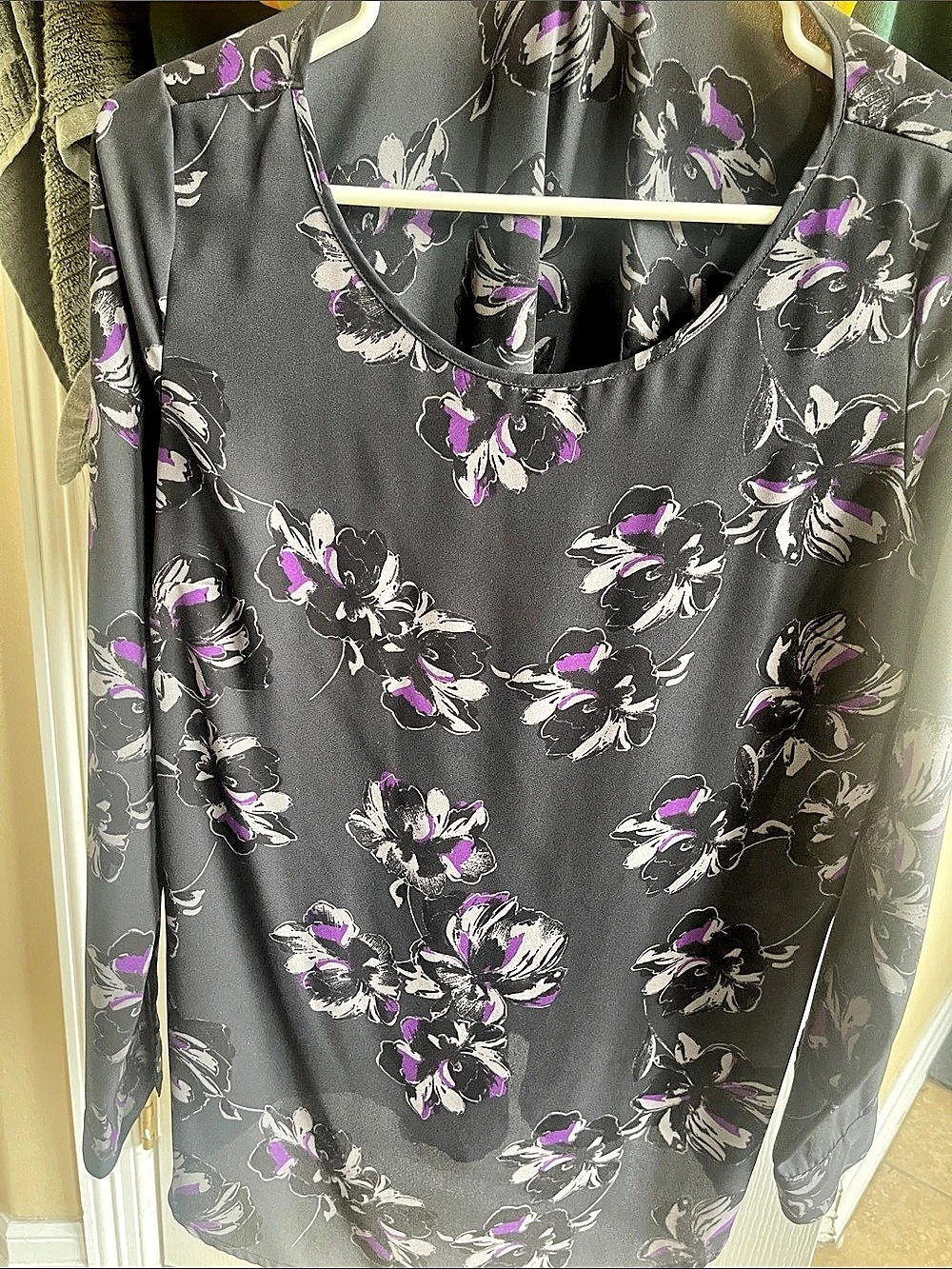 Ann Taylor Factory Floral Blouse in Black & Purple Like New